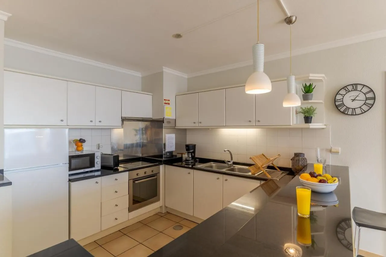 Honey Apartment On The Beach With Pool Funchal