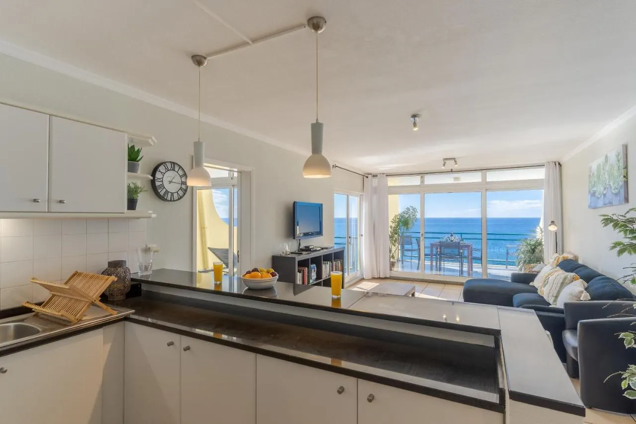 Honey Apartment On The Beach With Pool Funchal